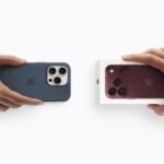 Dua tangan memegang iPhone 18 Pro, dengan perangkat berwarna merah gelap di sisi kanan dan perangkat berwarna biru gelap di sisi kiri.