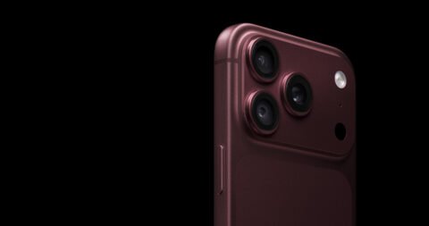 Close-up bodi dan kamera iPhone 18 Pro berwarna burgundy.