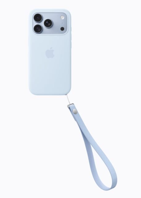 iPhone 18 Pro dengan casing glacier dan tali pergelangan tangan.