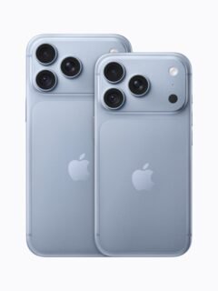 Tampilan belakang jajaran iPhone 18 Pro berwarna glacier.