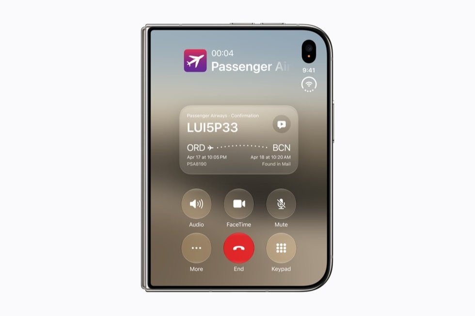 Layar luar iPhone Duo menampilkan panggilan dan konteks perjalanan udara.