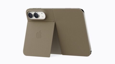 iPhone Duo Folio berwarna taupe dalam posisi berdiri dengan penutup dan dudukan terbuka.