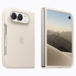iPhone Duo Case berwarna sand terpasang pada iPhone Duo, ditampilkan dari sisi belakang dan depan.